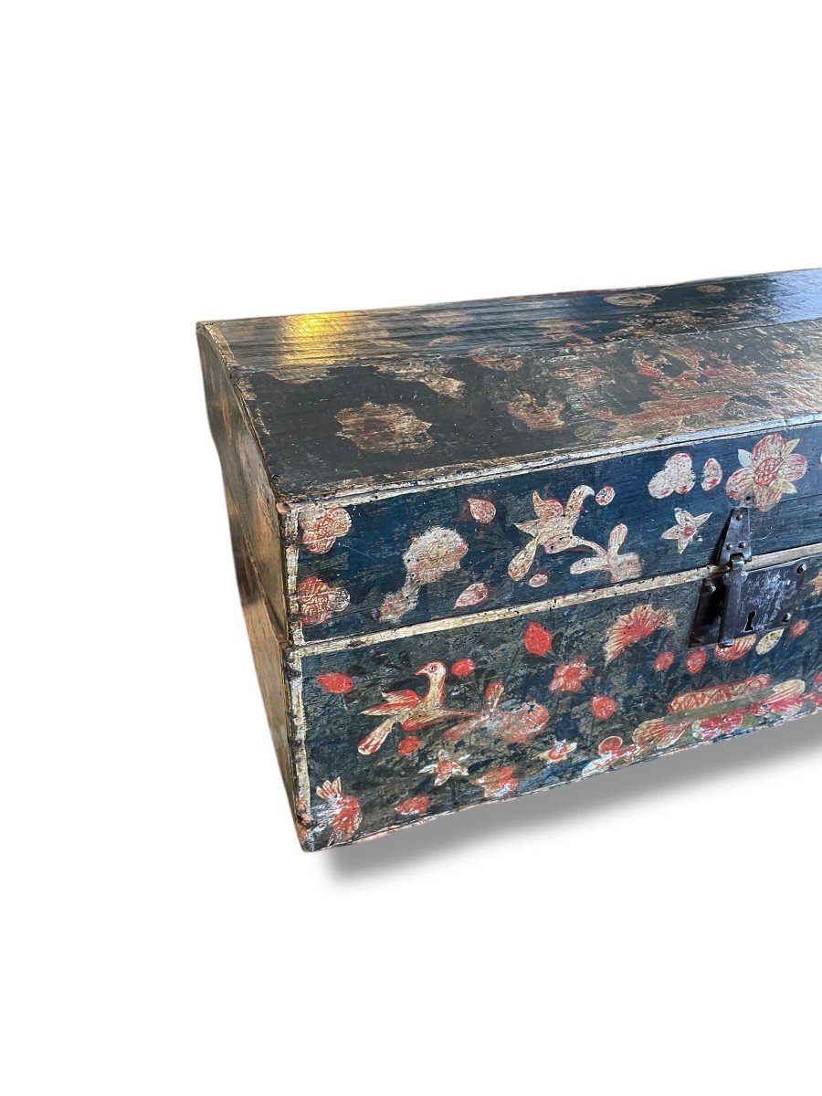 Large Regional Wedding Chest From The 18th Century -photo-2