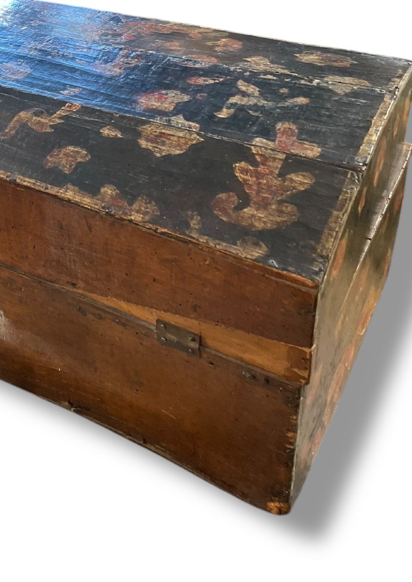 Large Regional Wedding Chest From The 18th Century -photo-4