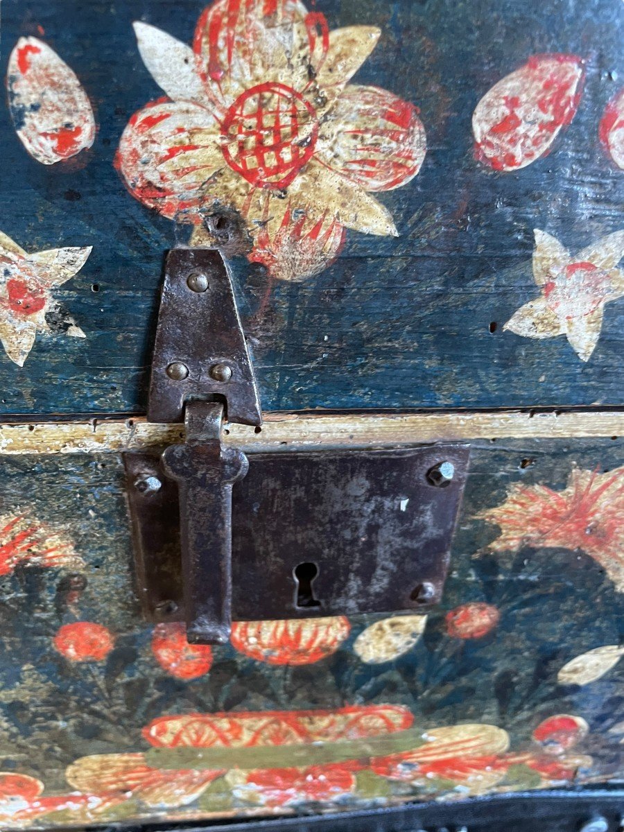 Large Regional Wedding Chest From The 18th Century -photo-4