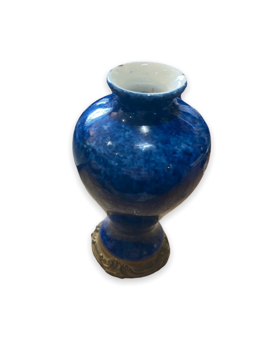 Petit Vase Balustre En Porcelaine Bleue Et Piètement En Bronze-photo-3