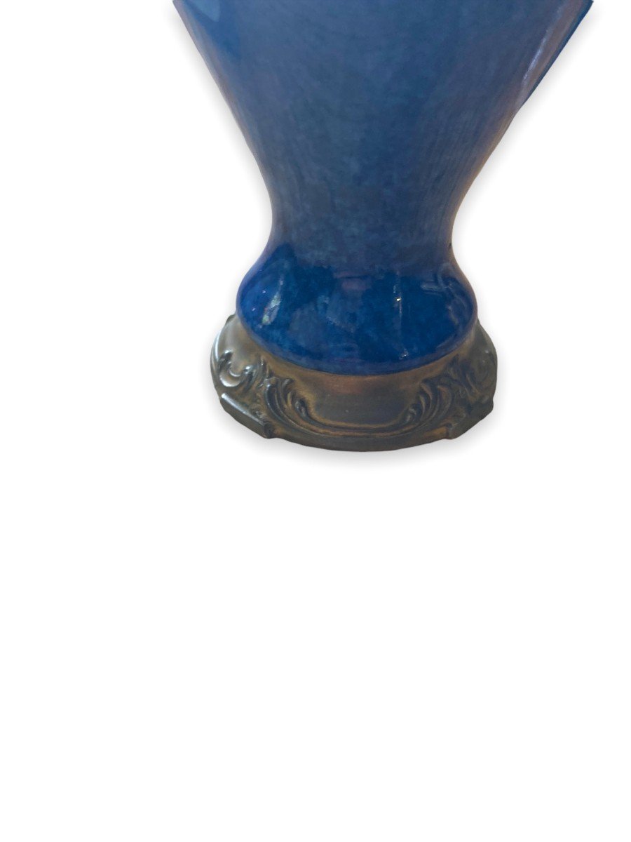 Petit Vase Balustre En Porcelaine Bleue Et Piètement En Bronze-photo-3