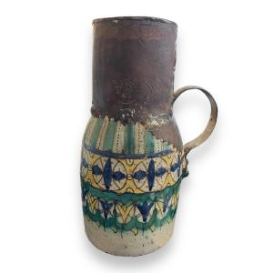 Important North African Maghreb Pitcher In Enameled Ceramic And Metal