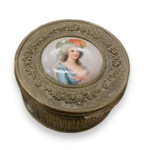 Importante Boite à bijoux Cabochon Représentant Marie-antoinette xixeme