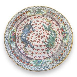 China Polychrome Porcelain Plate Famille Rose Decoration With Dragons