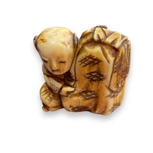 Netsuke 19th Century Character Holding A Bag