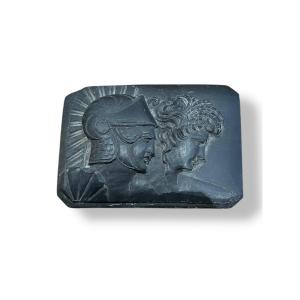 Bas Relief Profils Antiques En Pierre