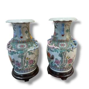 Paire De Vases En Porcelaine De Chine