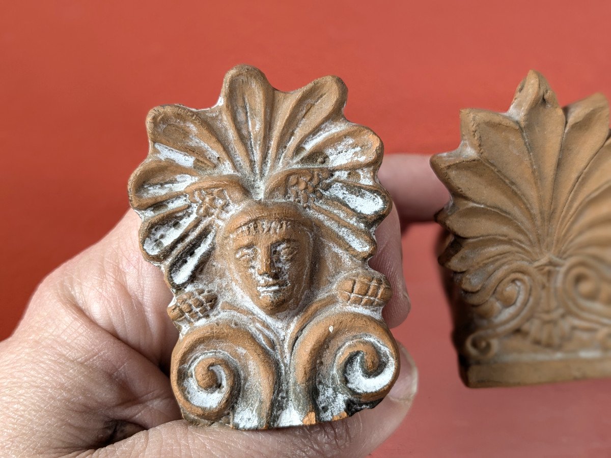 Two Miniature Acroteria Or Antefixes - 19th Century Grand Tour Terracotta-photo-1