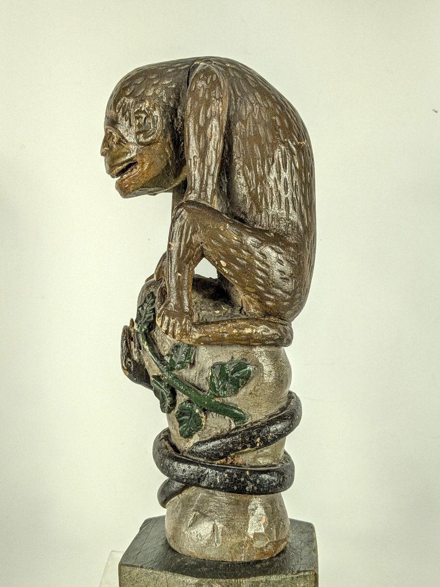 Grimacing Monkey - Folk Art Late 19th Century Carved Wood-photo-1