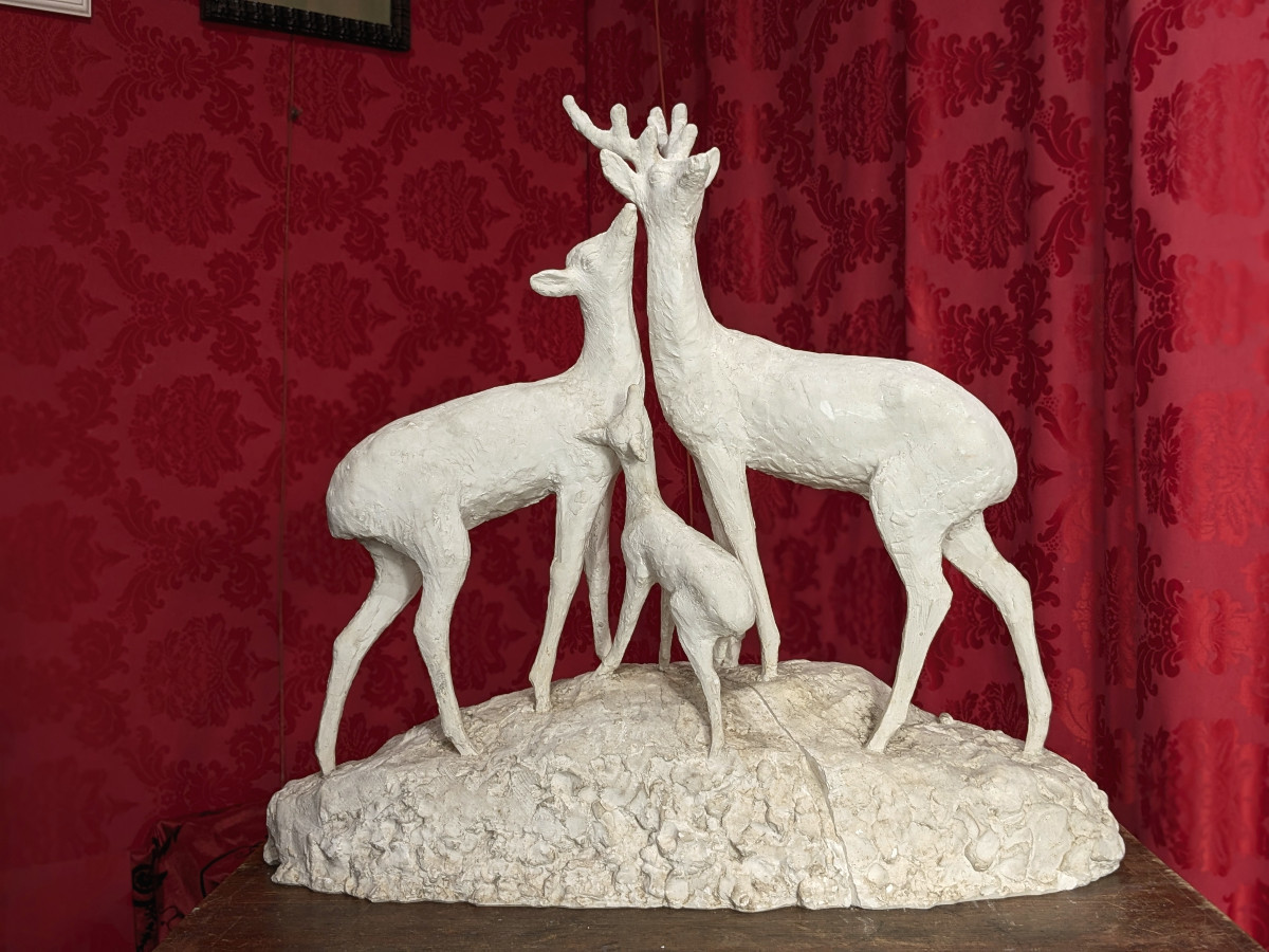 Biche, cerf et faon, plâtre d'atelier H 78 cm - circa 1930-50