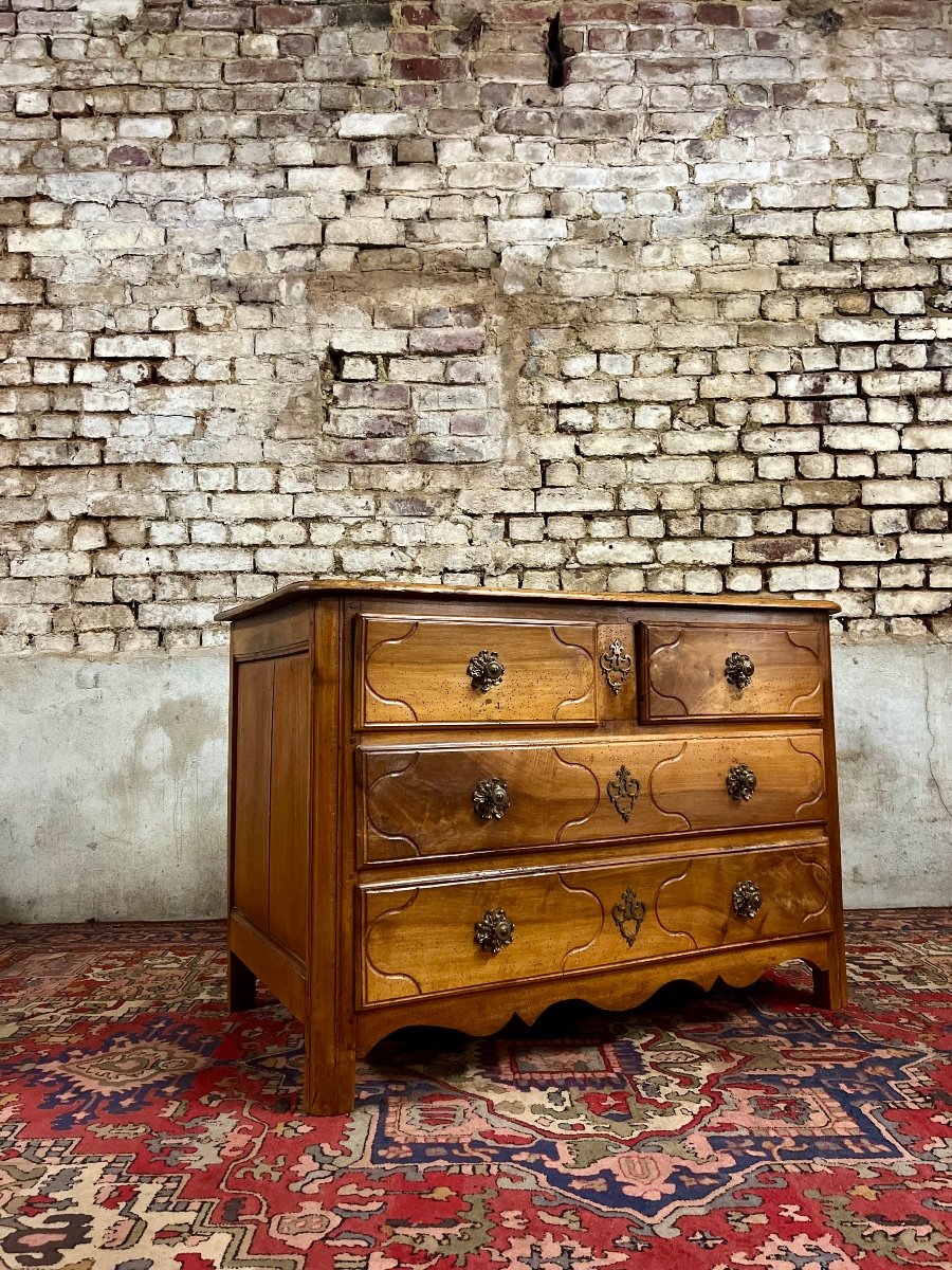 Commode Parisienne En Noyer D’époque Louis XV Estampillé G. Lemelle Jme XVIII Eme Siècle 