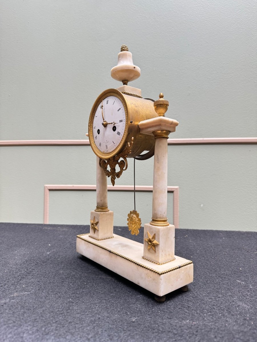 Portico Clock In White Marble And Gilt Bronze From Directoire Period 18th Century -photo-4