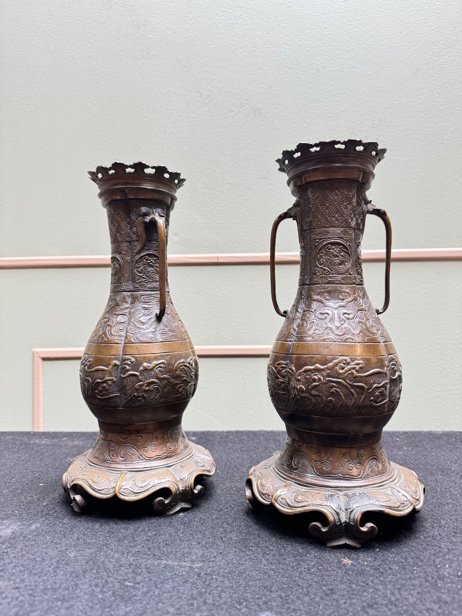Pair Of Patinated Bronze Vases In Archaic Chinese Style, 18th Century -photo-8