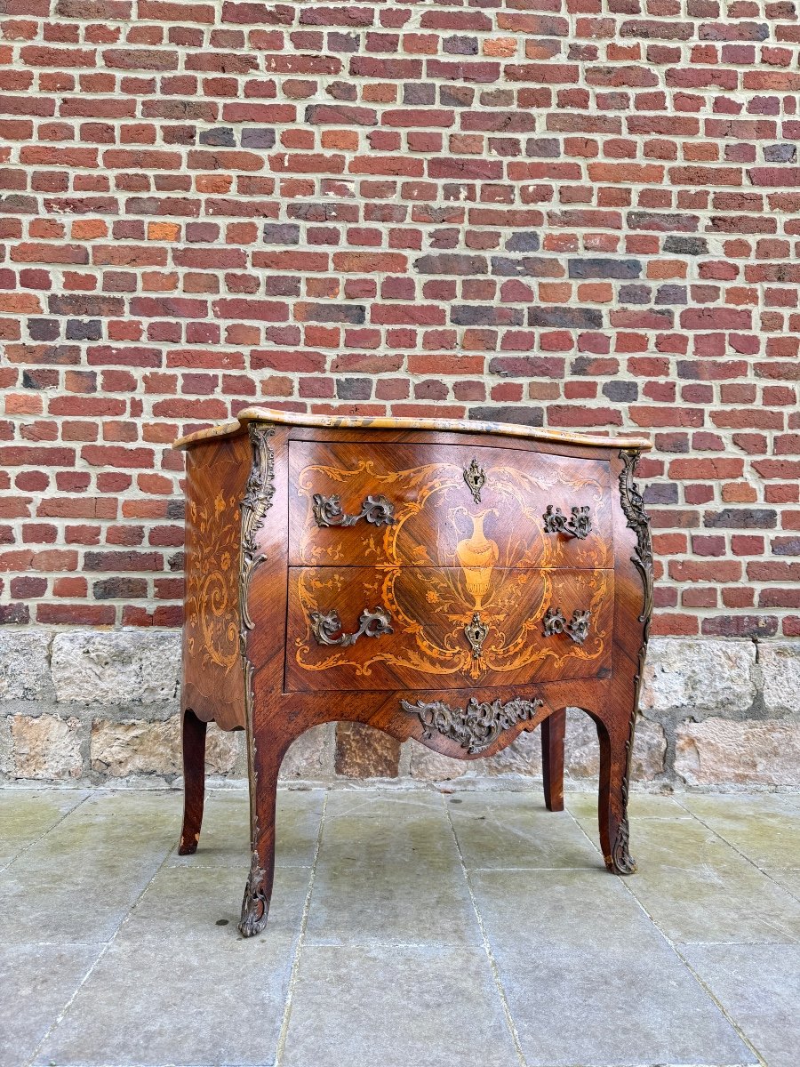 Commode Galbée En Marqueterie De Style Louis XV XIX Eme Siècle 