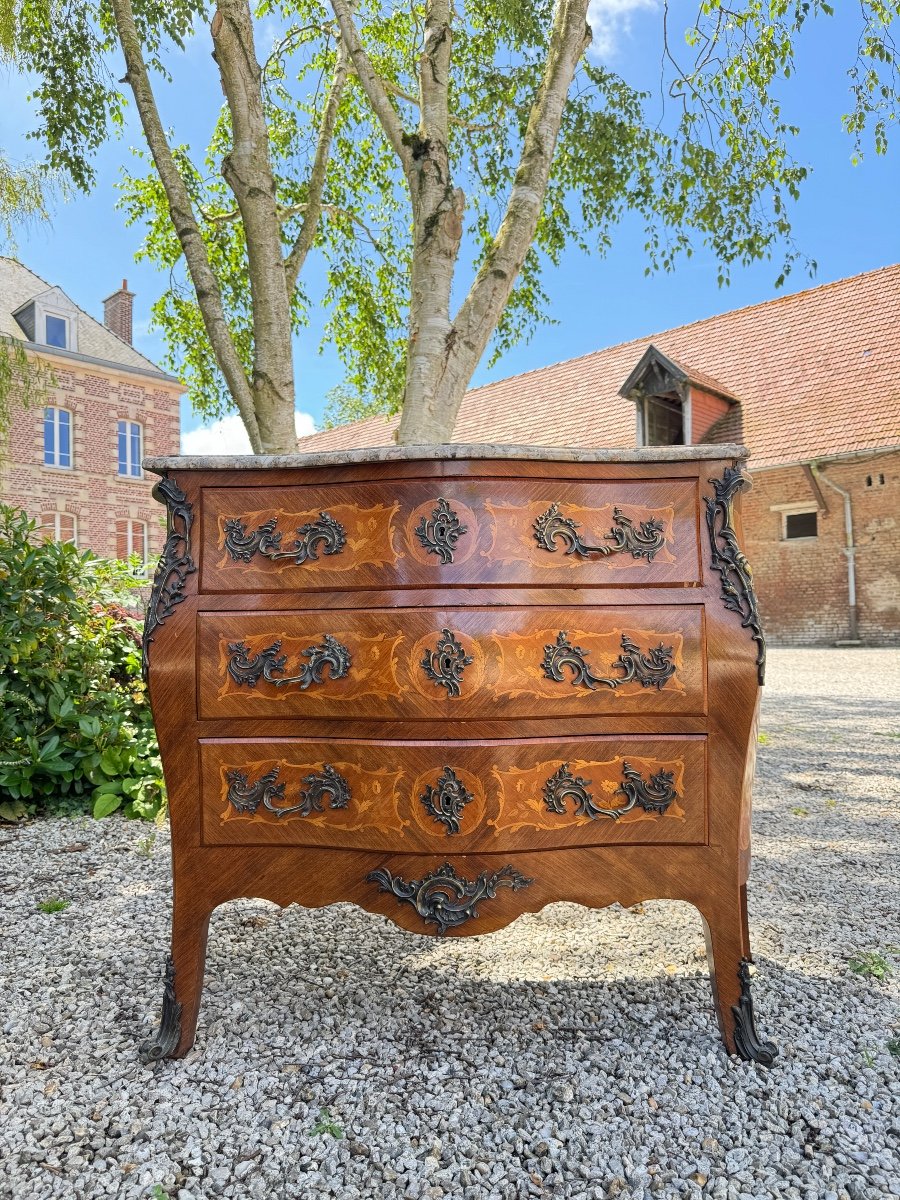 Commode De Style Louis XV En Marqueterie De Fleur