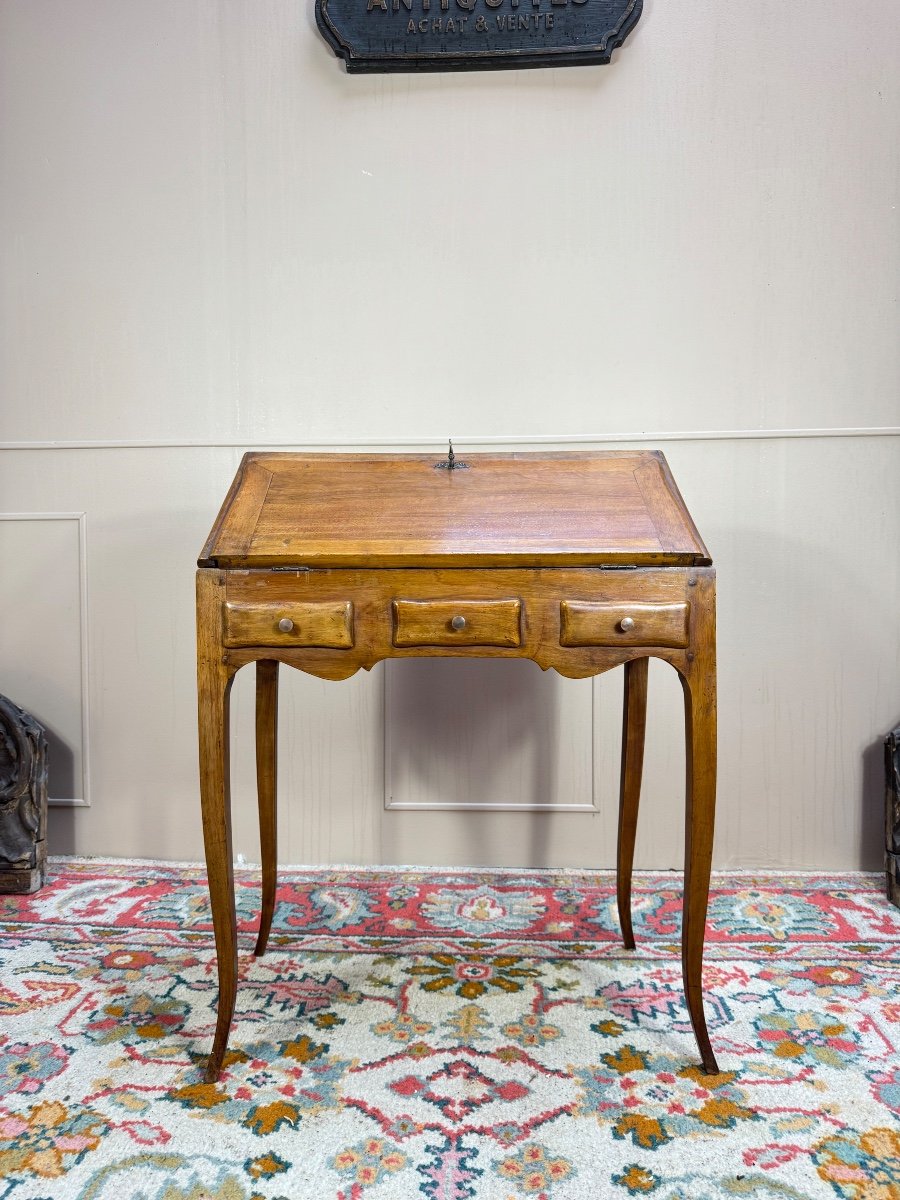 Bureau De Pente En Noyer D’époque Louis XV XVIII Eme Siècle 