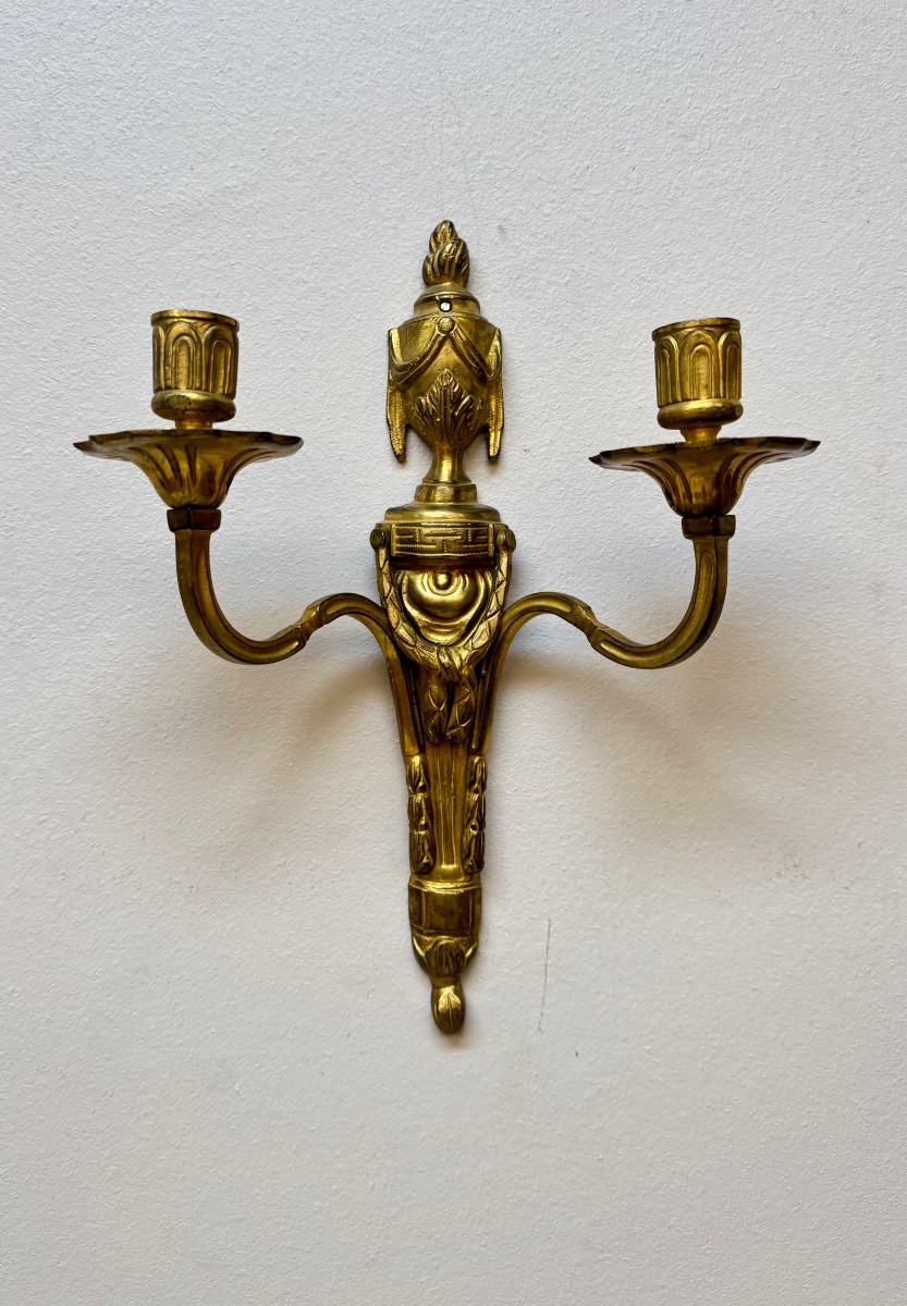 Pair Of Louis XVI Period Gilt And Chiseled Bronze Sconces, 18th Century -photo-2