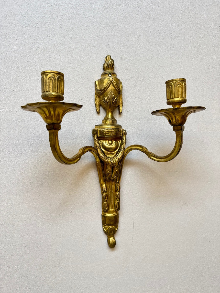 Pair Of Louis XVI Period Gilt And Chiseled Bronze Sconces, 18th Century -photo-2