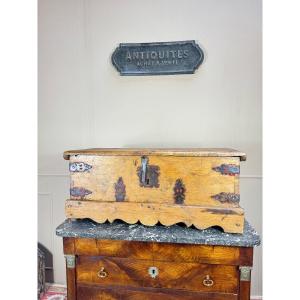 Natural Wood Chest From The Louis XIV Period, 17th Century 