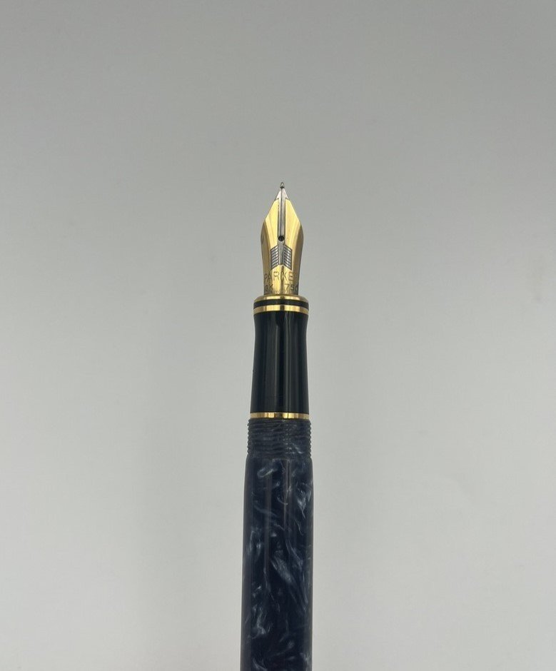 Duofold Sapphire Centenial Model Fountain Pen In Marbled Blue Resin - 18 K Gold Nib-photo-3