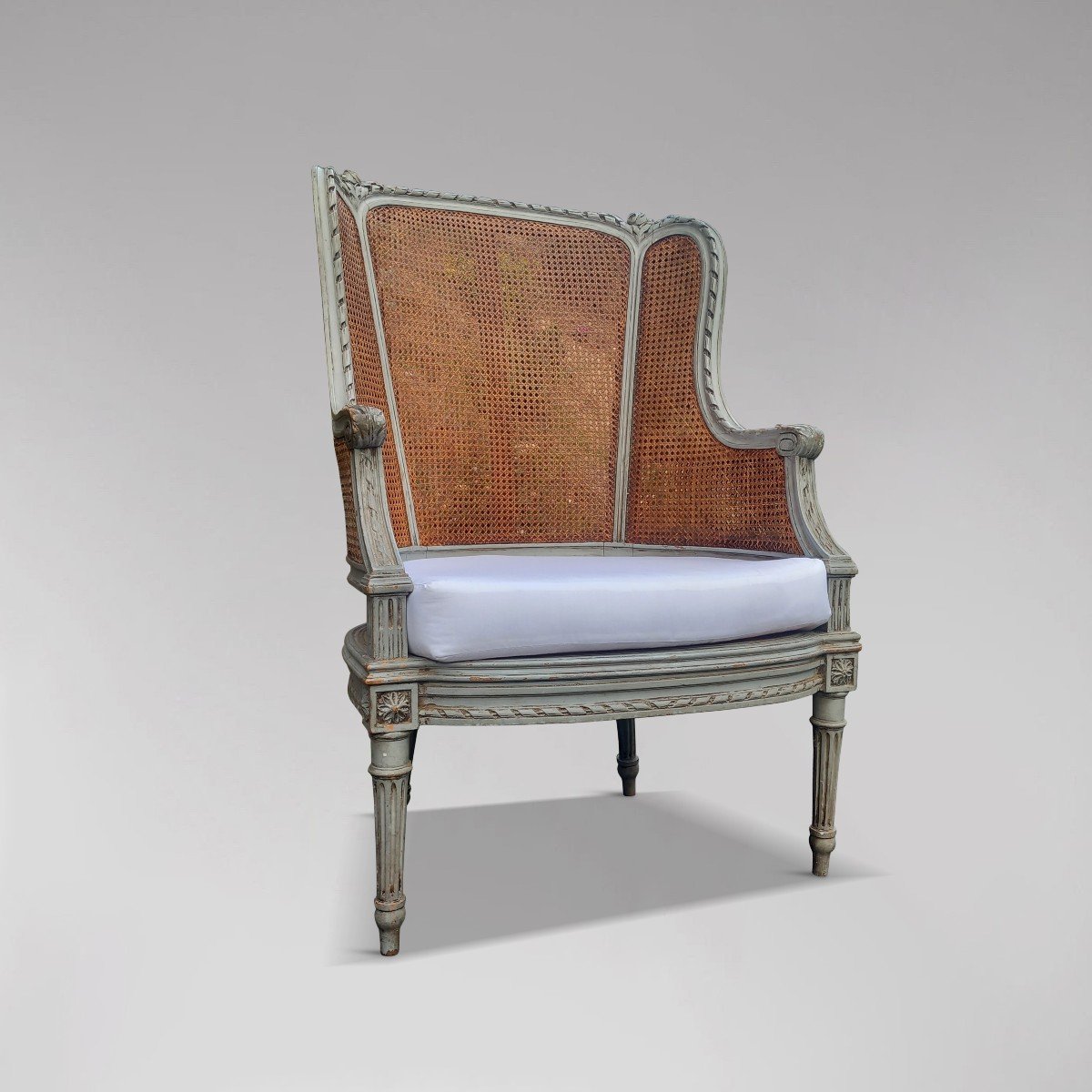 Large Fauteuil De Style Louis XVI En Cannage 