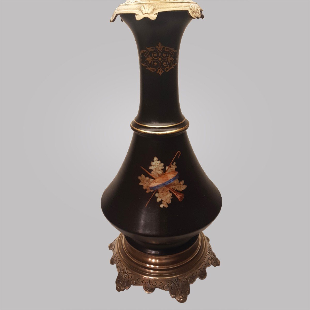 Oil Lamp Decorated With Children-photo-4