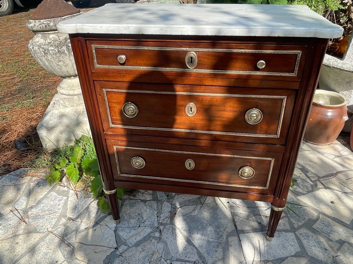 Small 18th Century Louis XVI Commode-photo-6