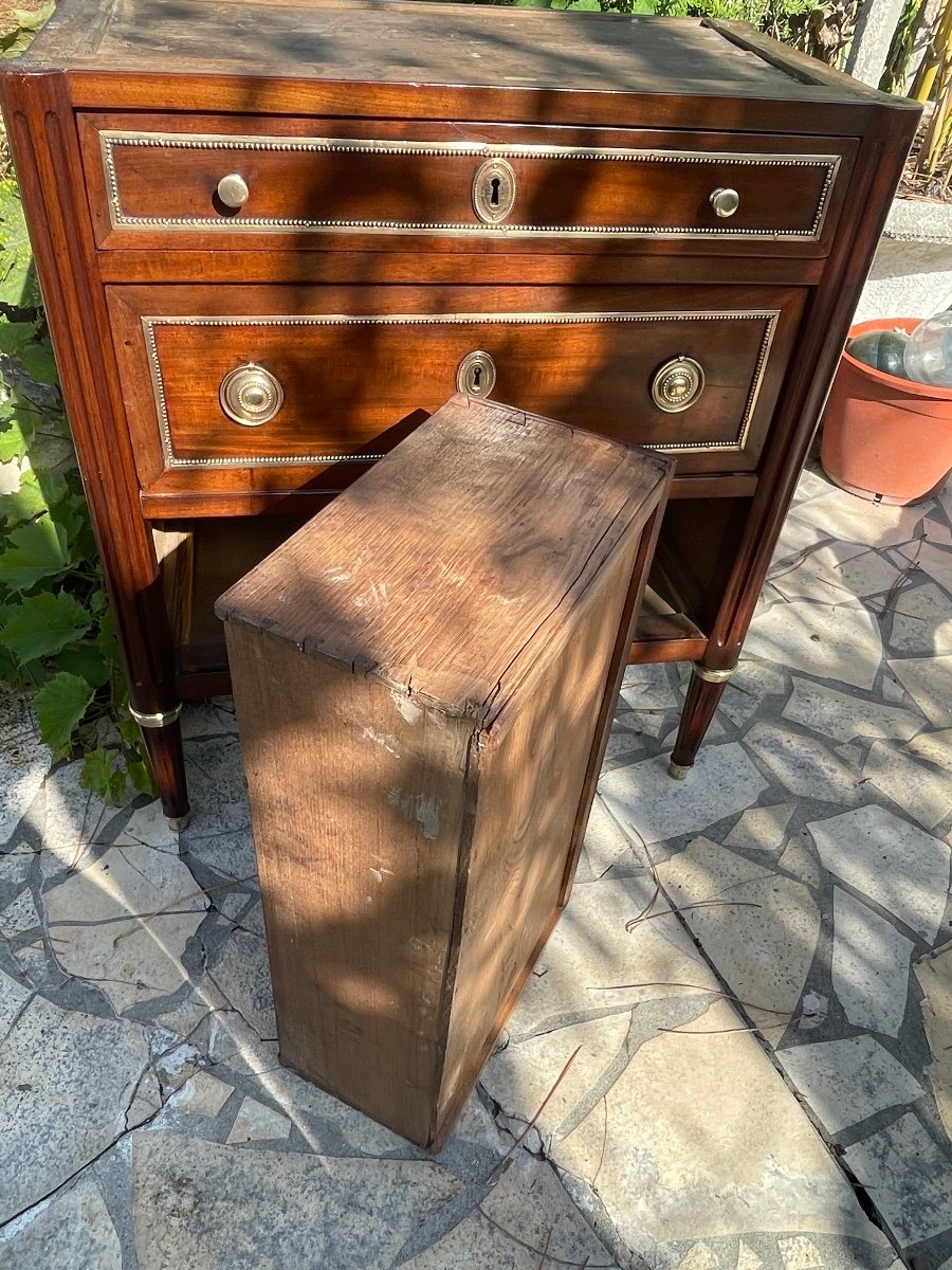 Small 18th Century Louis XVI Commode-photo-8