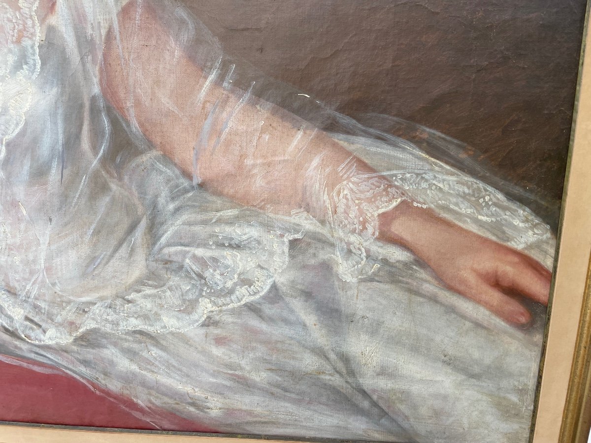 Elegant Lady Reclining By Narjot Ernest -photo-2