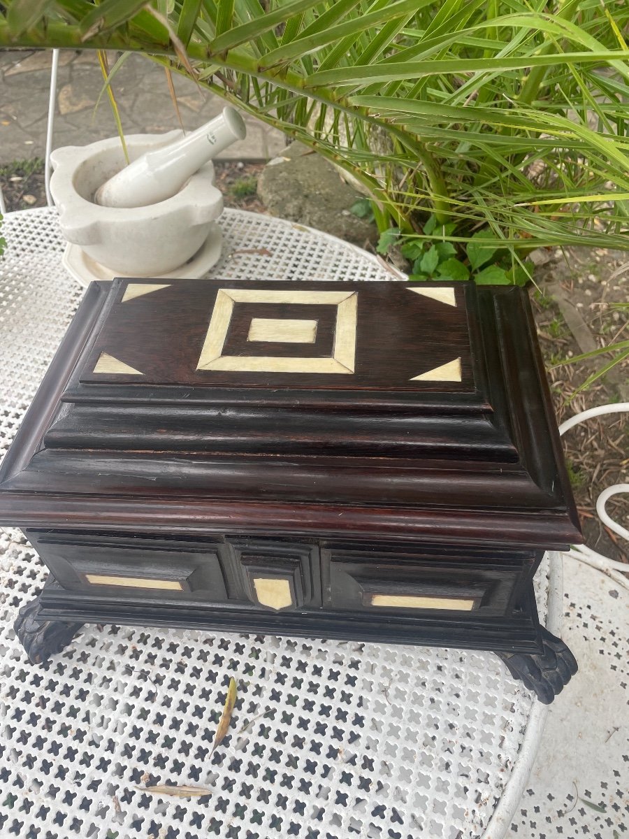 Ebony And Bone Jewelry Chest -photo-4