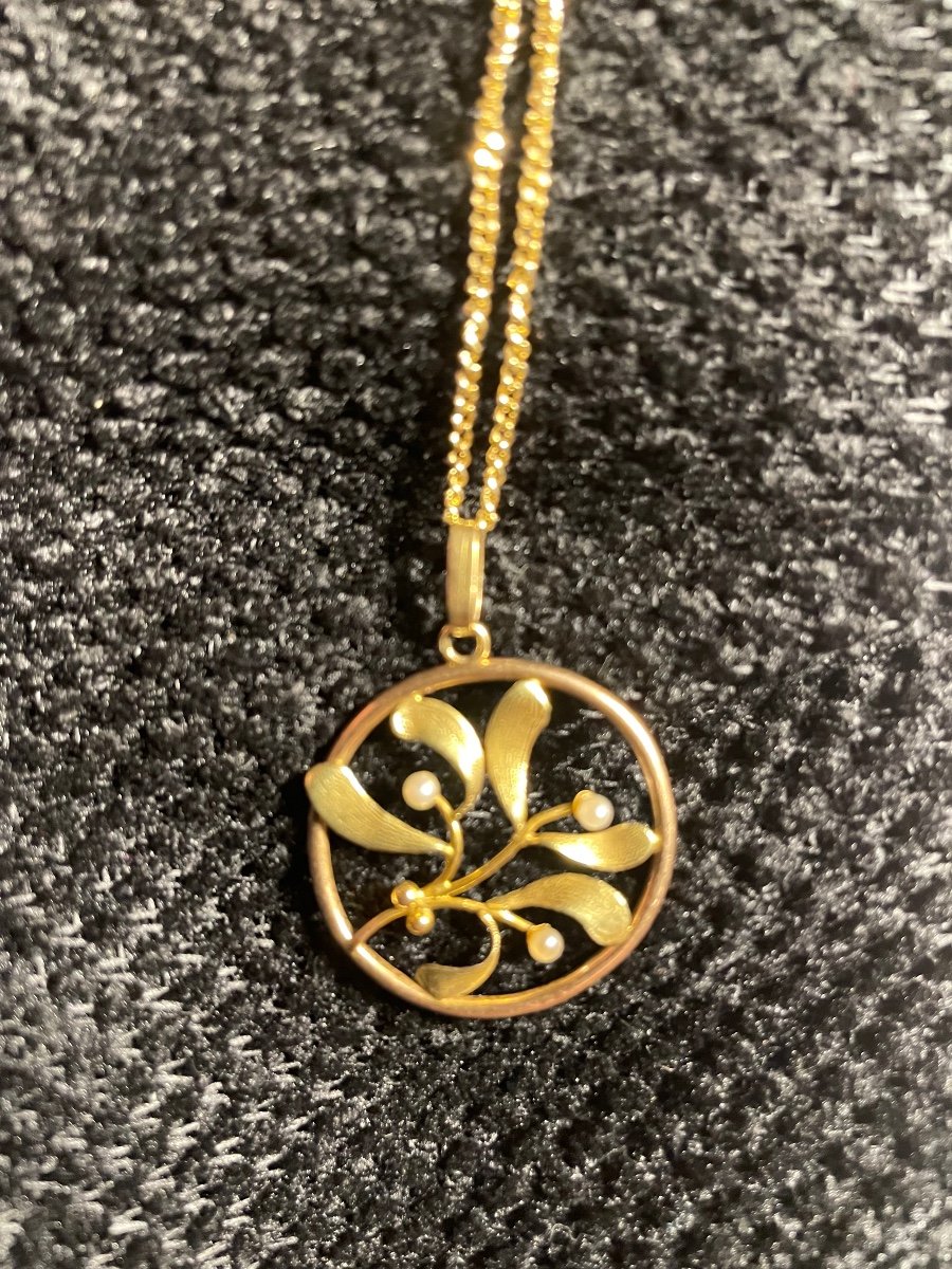 Gold Mistletoe Ball Pendant With Chain -photo-3