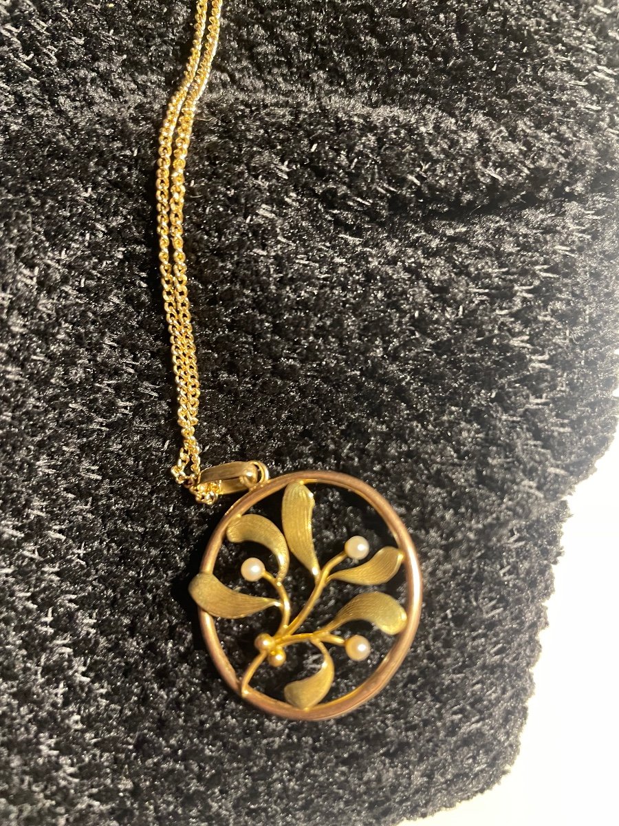 Gold Mistletoe Ball Pendant With Chain -photo-5