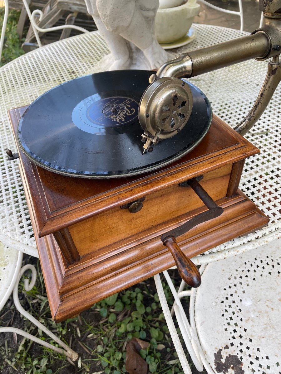 Victor American Gramophone (victrola) -photo-1