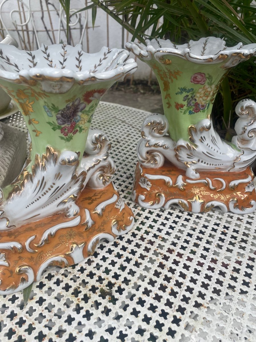 Vases cornets En Porcelaine De Paris 