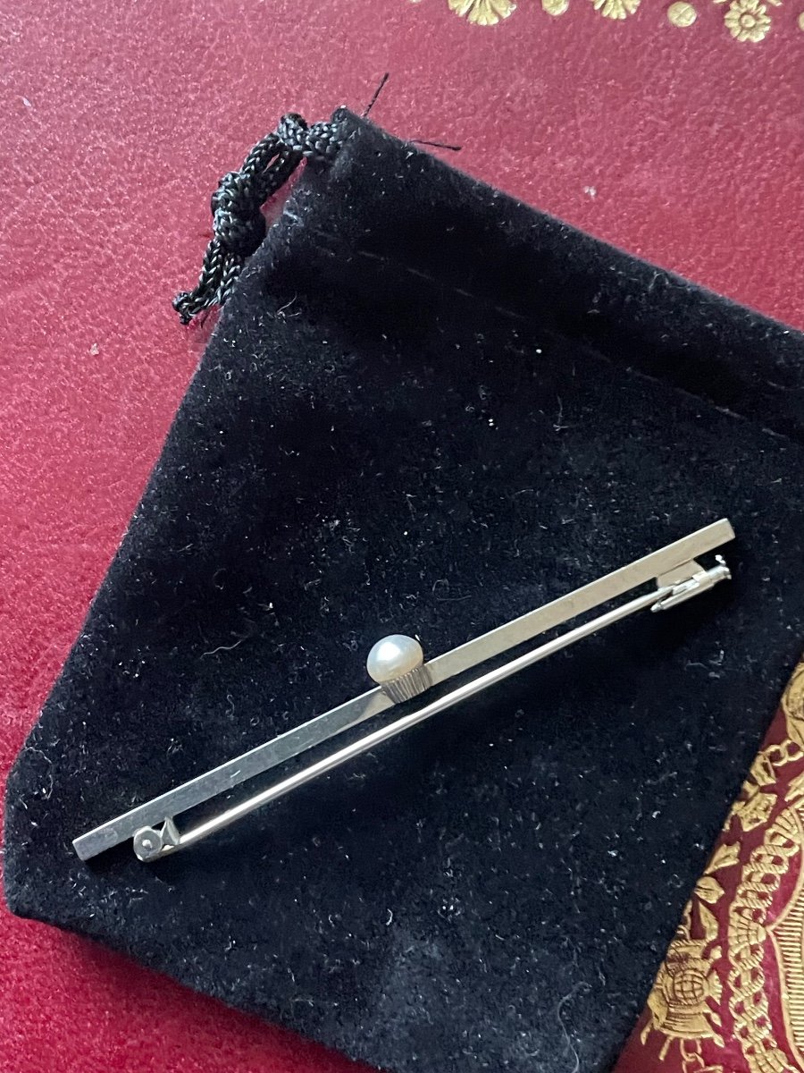 White Gold And Pearl Art Deco Brooch 