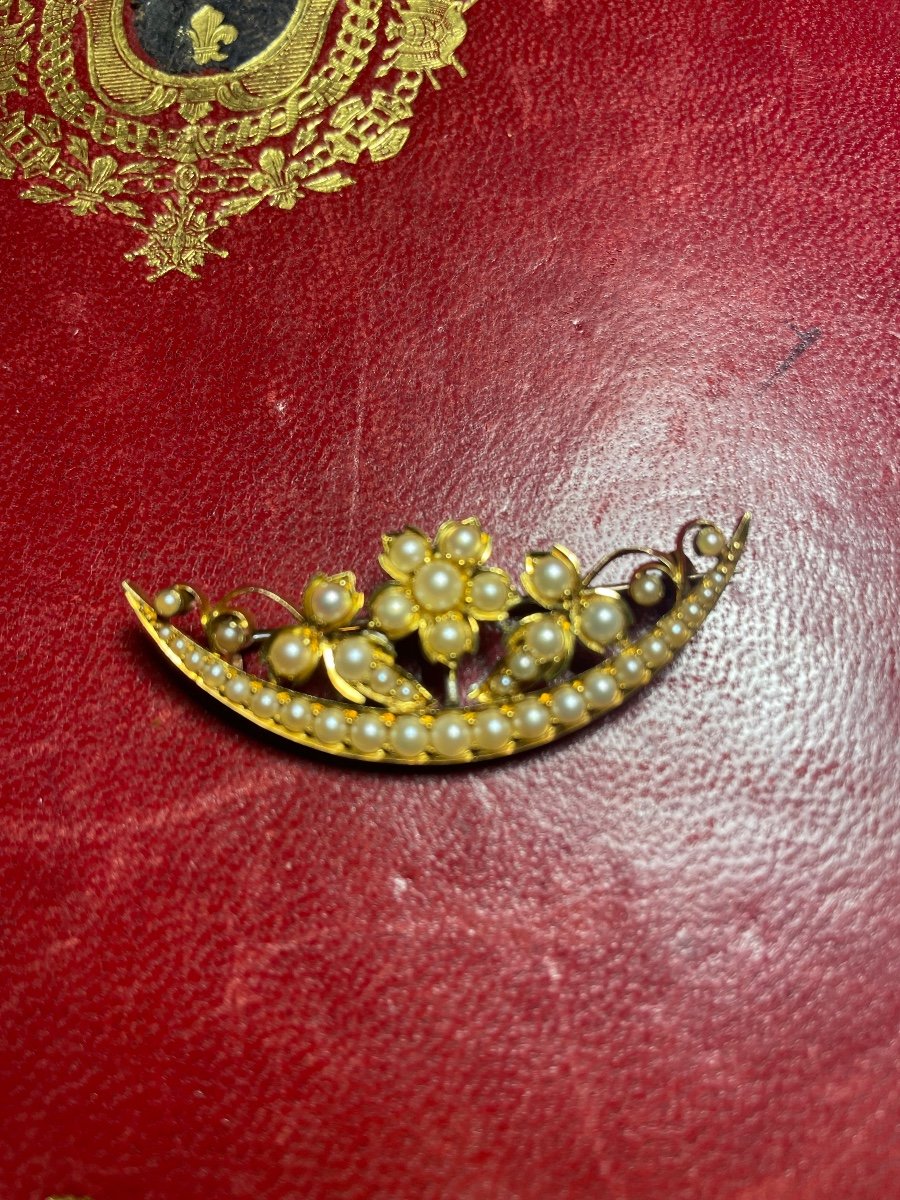 Gold And Pearl Brooch -photo-2