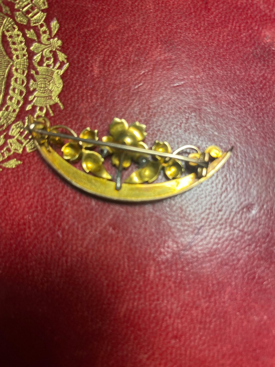 Gold And Pearl Brooch -photo-4