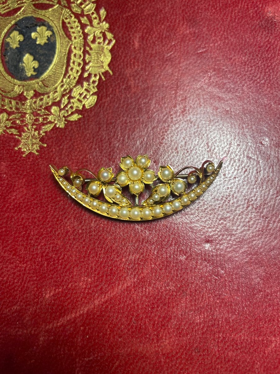 Gold And Pearl Brooch -photo-1