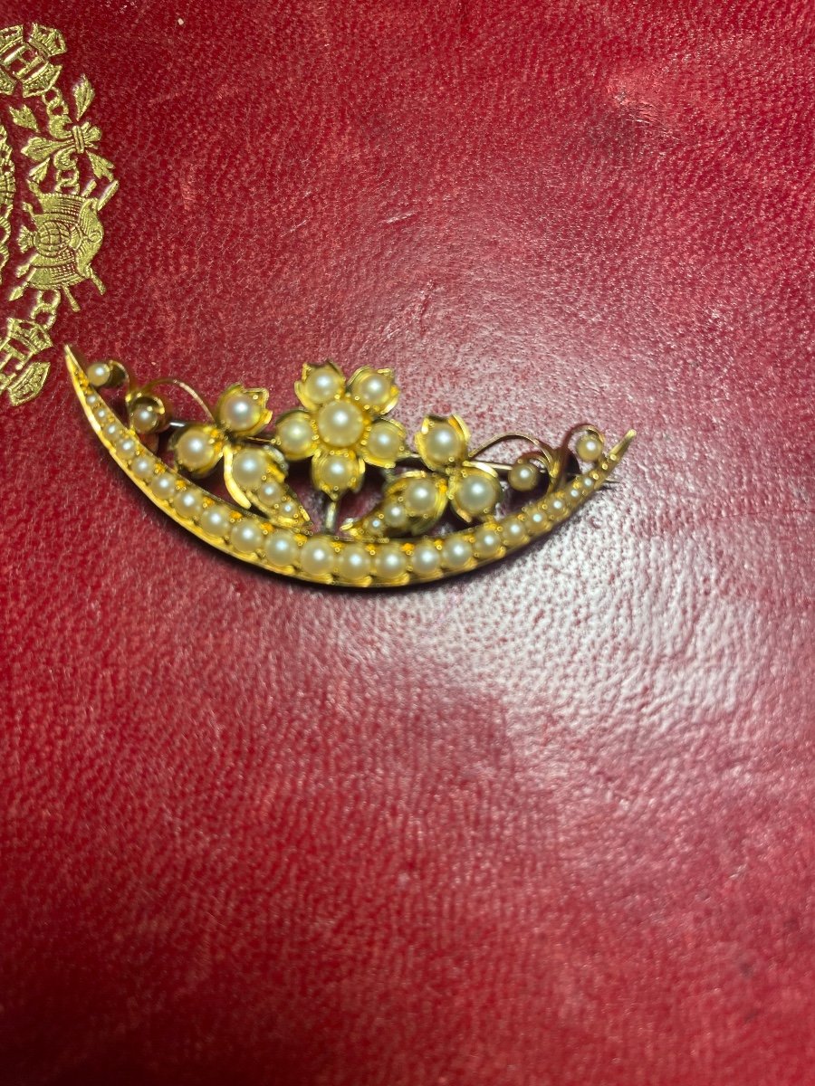 Gold And Pearl Brooch -photo-4