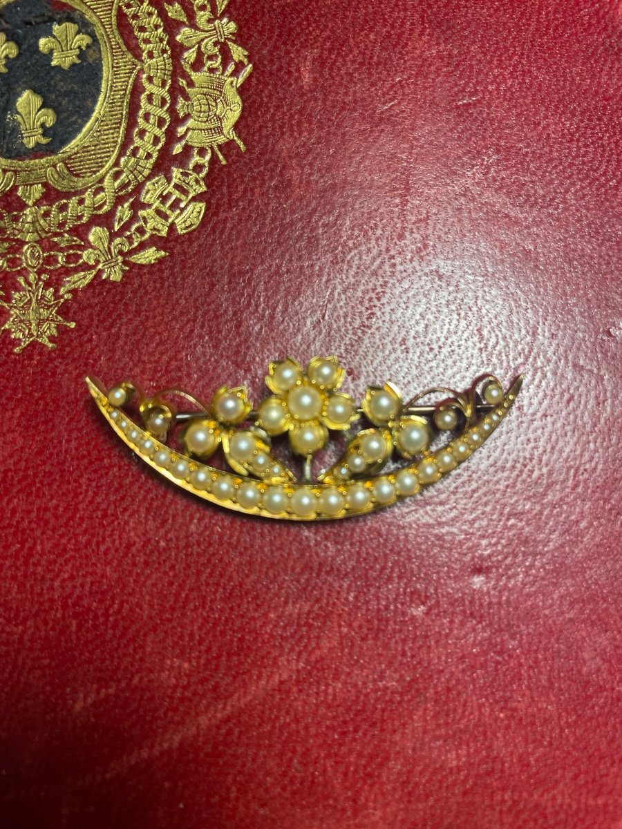 Gold And Pearl Brooch -photo-5