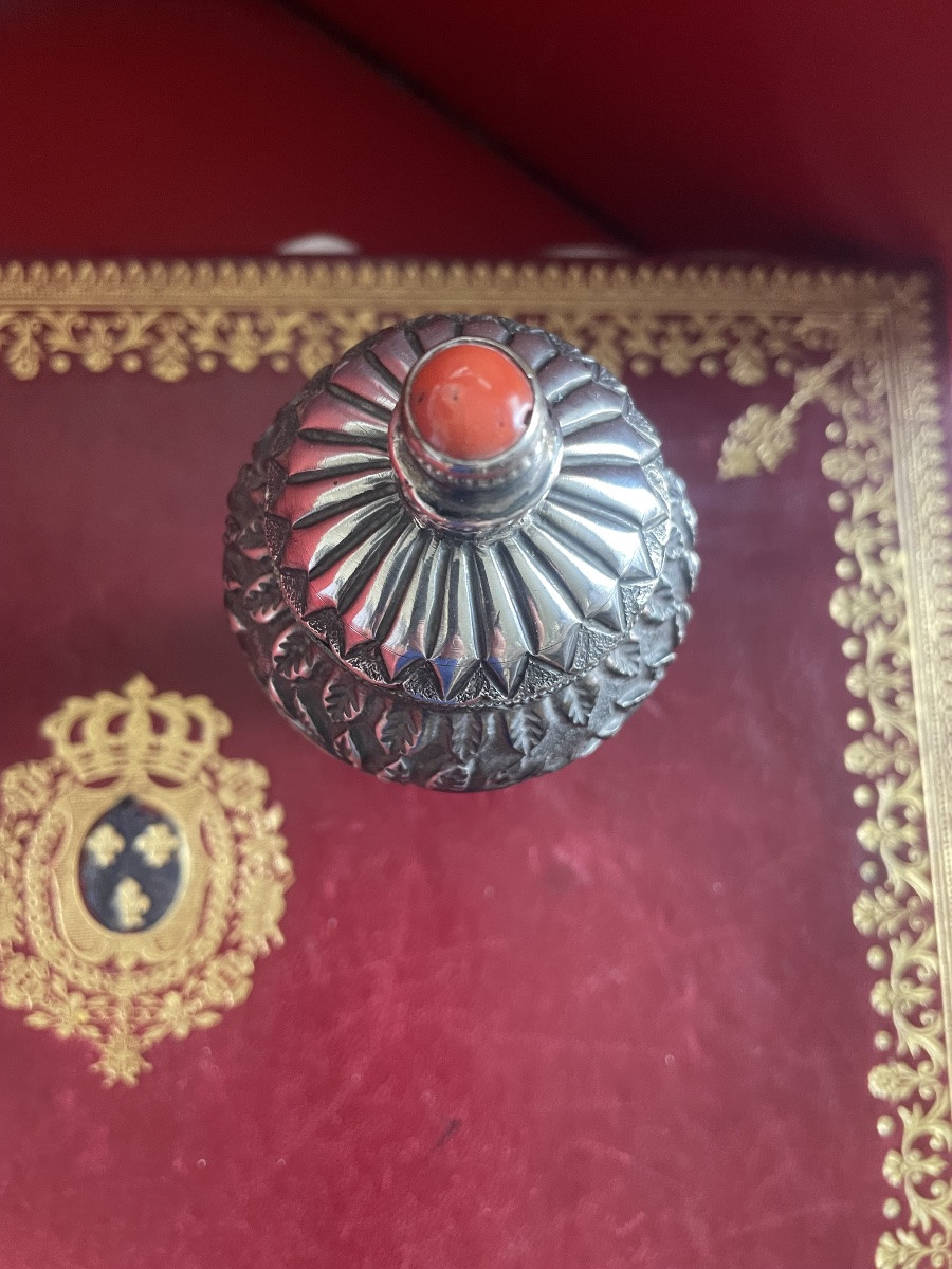 19th Century Silver And Coral Vase -photo-4