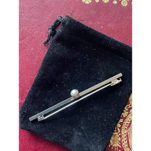 White Gold And Pearl Art Deco Brooch 