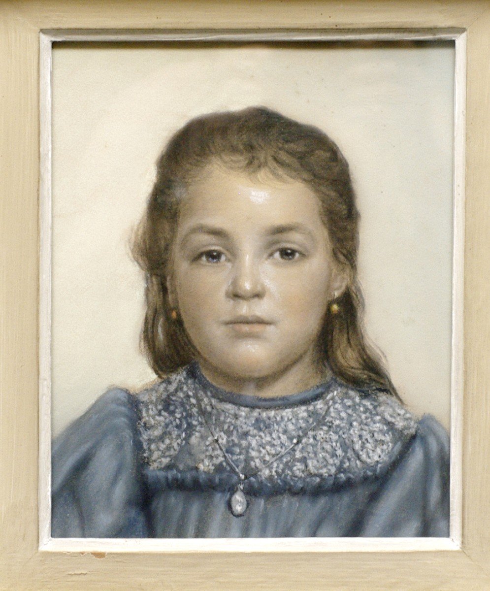 Portrait Of A Little Girl Early 20th Century In Pastel-photo-2