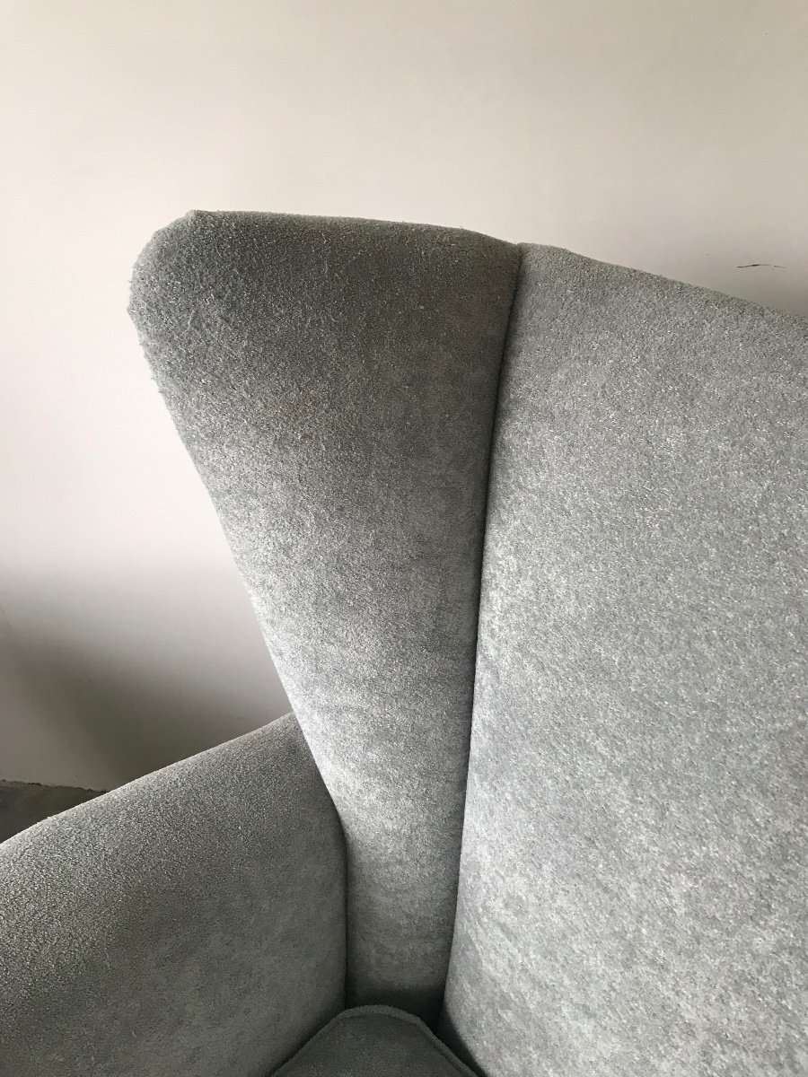 Paire de fauteuils italiens dans le goût de Jean Royère en velours gris perle.-photo-2