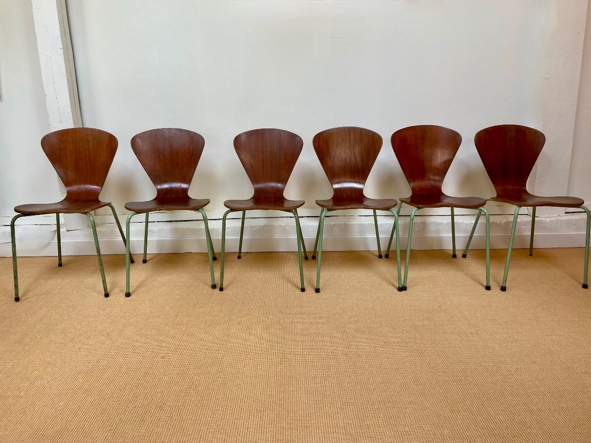 Suite de 6 chaises modèle 3204 par Arne Jacobsen pour Fritz Hansen, Danemark vers 1960.