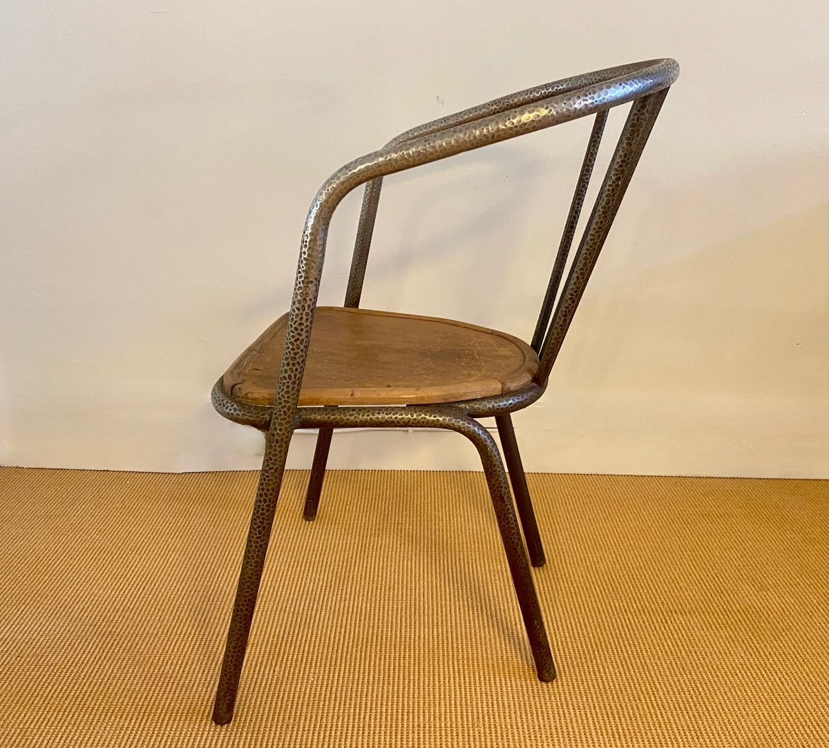 Fauteuil Surpil par Julien Henri Porché en métal martelé, vers 1930.-photo-2