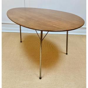 Table en teck tripode par Arne Jacobsen pour fritz Hansen, circa 1950.