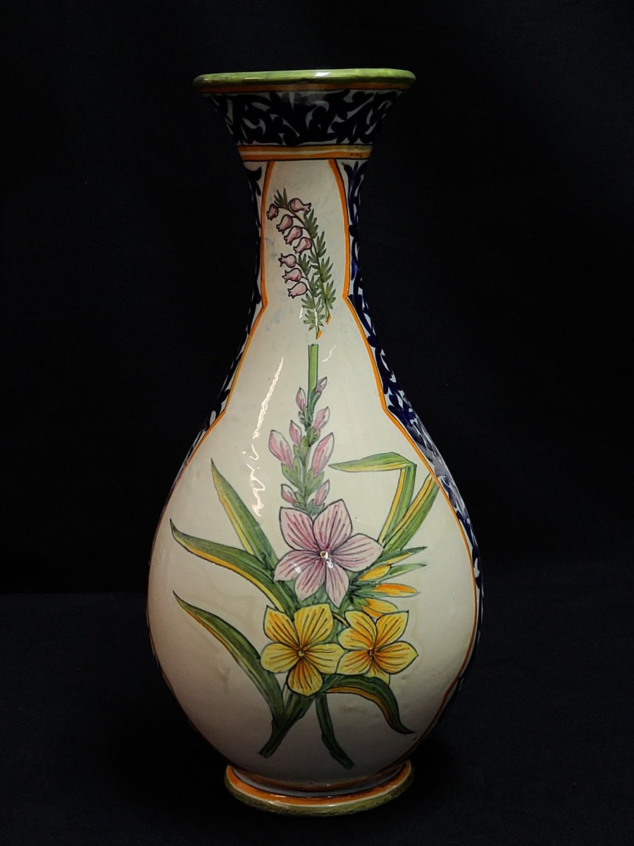 Henriot Quimper, Large Vase Decorated With Bell Ringers And A Bouquet Of Flowers.-photo-3