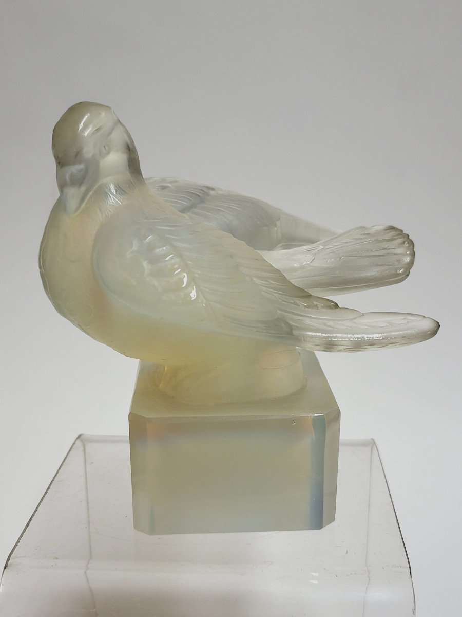 Verlys, Bird (pigeon) In Opalescent Glass.