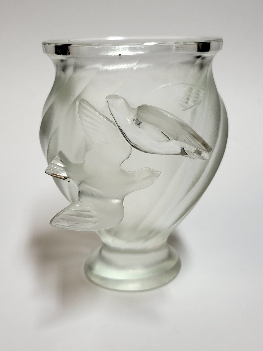 Marie-claude LALIQUE, vase "Rosine" en verre opalescent.